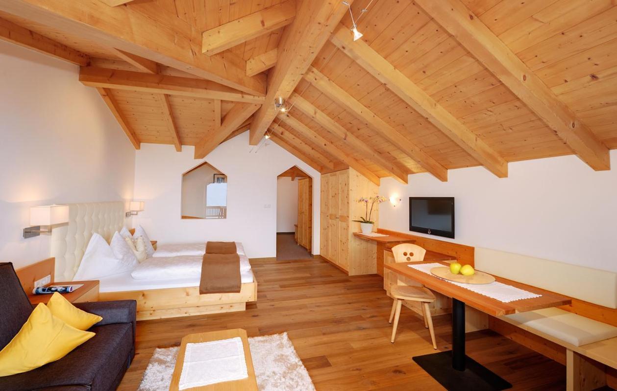 Small Hotel Sonne Tirolo Exterior photo