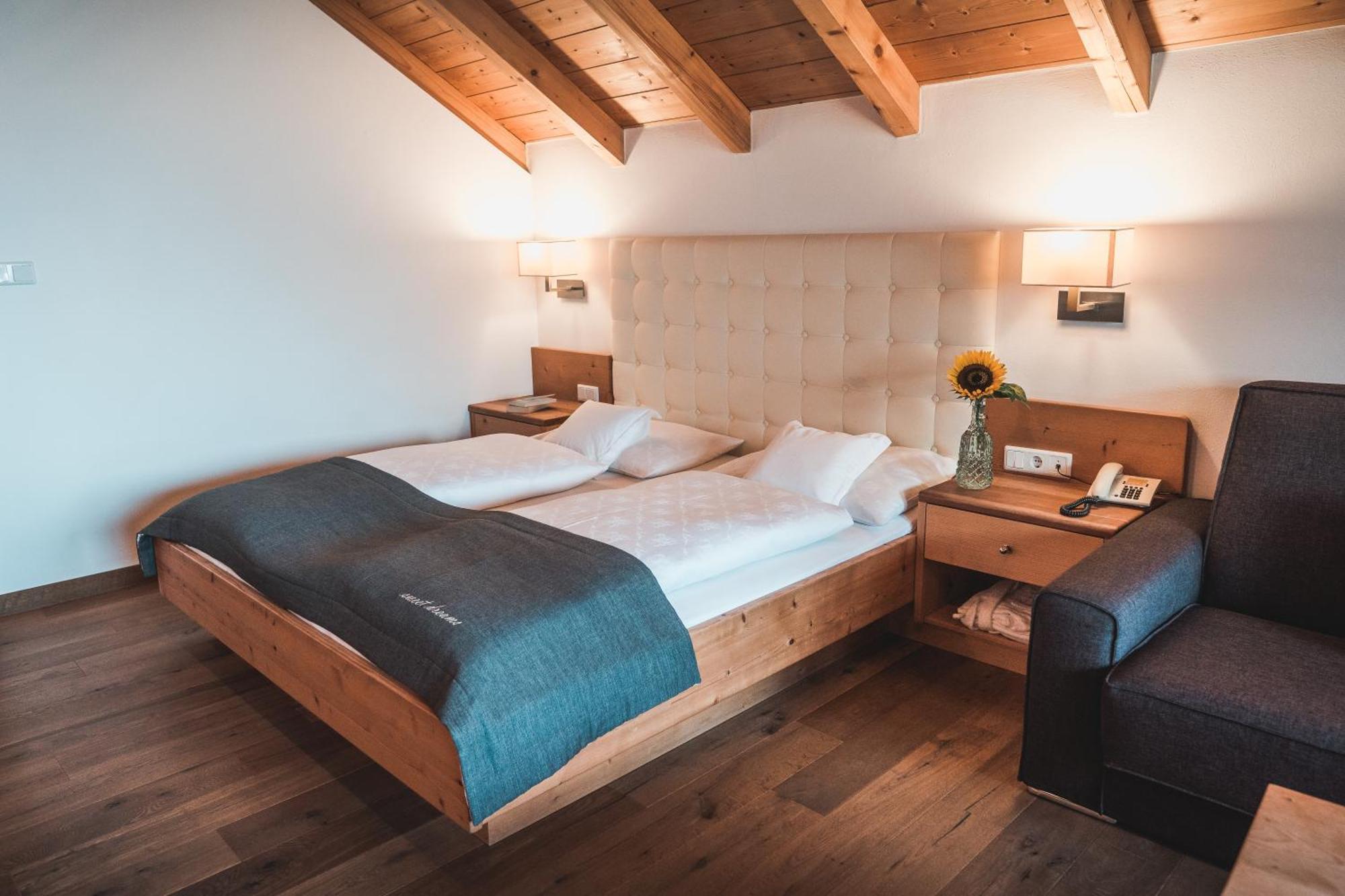 Small Hotel Sonne Tirolo Exterior photo