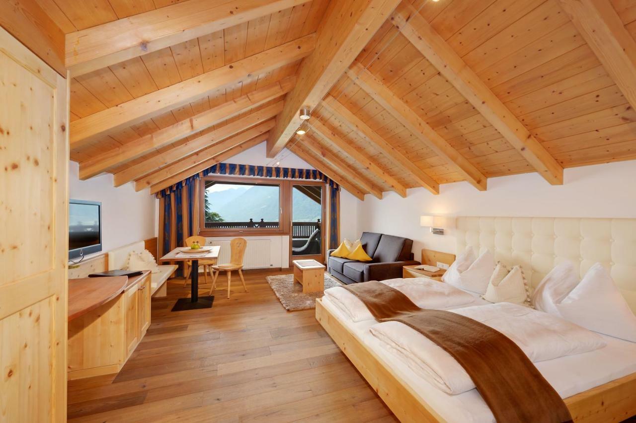 Small Hotel Sonne Tirolo Exterior photo